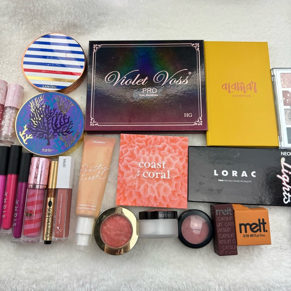 HUGE MAKEUP BUNDLE!